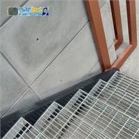 طراح و معماری مدرن با فلز و بتون طراحی صنعتی سفارشی و خاص 4